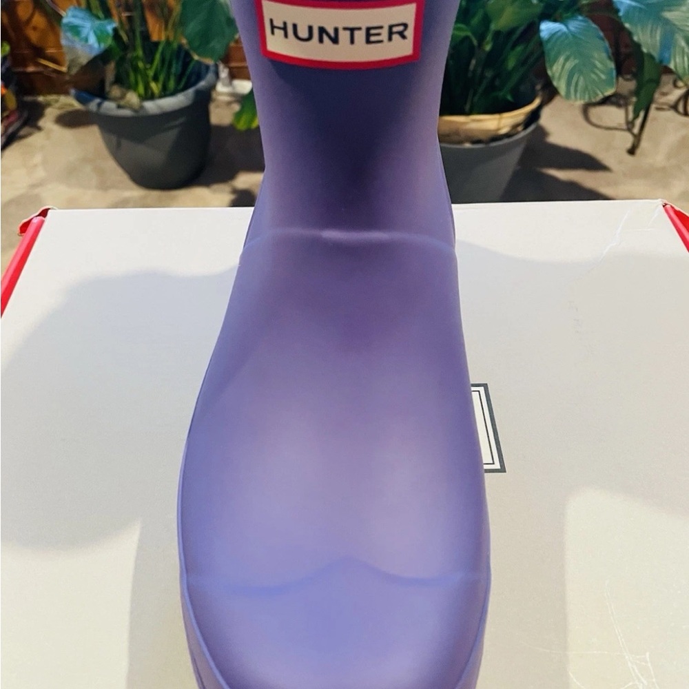 SOLD….NEW Women's Size 7 or 9 HUNTER Original PLAY SHORT BOOT IRIDESCENT RAIN 7W - Picture 2 of 7